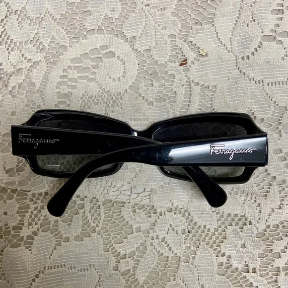 Salvatore Ferragamo Italy 2108 Sun Glasses Sunglasses display picture 1
